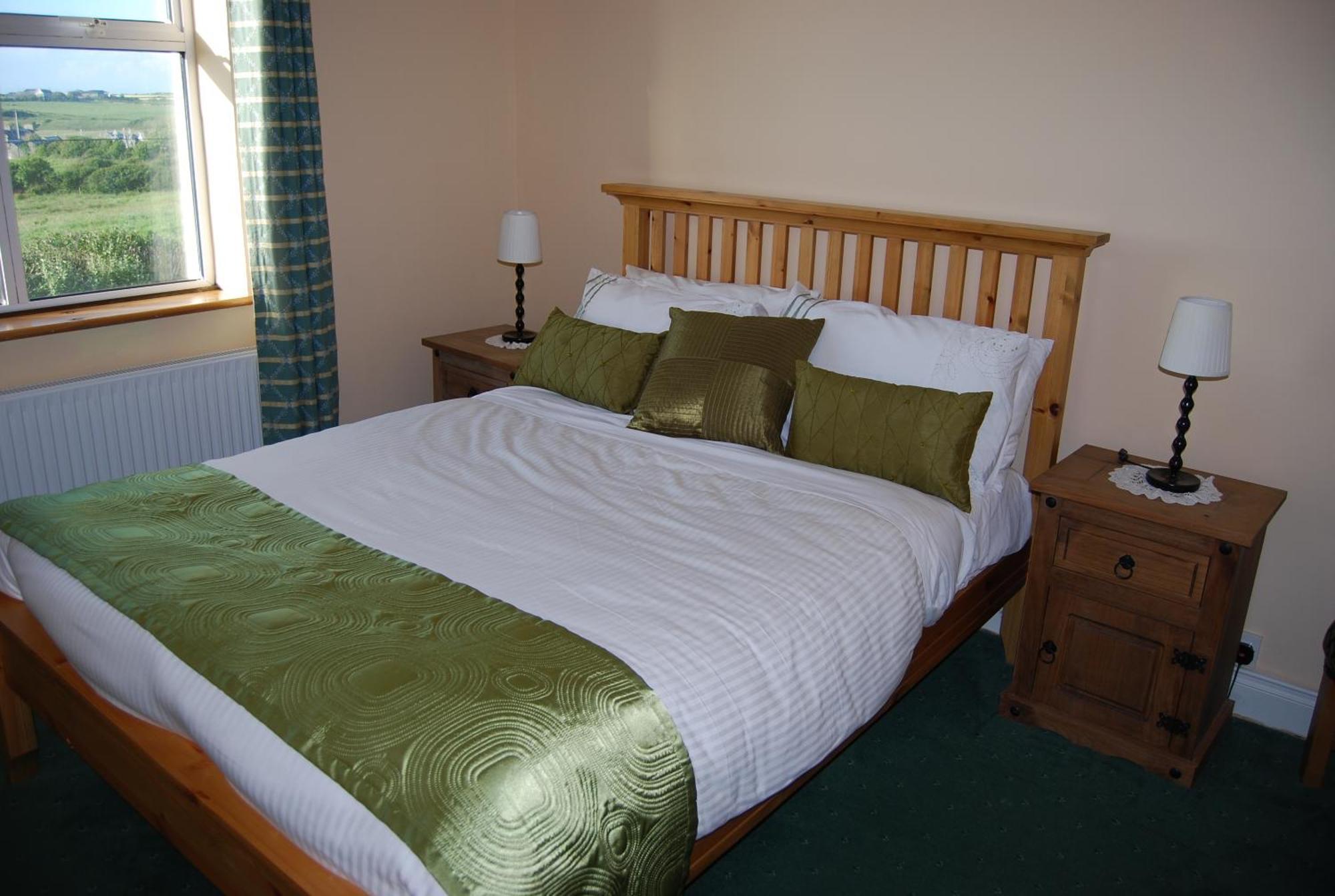 Clonmore Lodge B&B Quilty Exterior photo